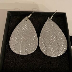 💥$10 or 3 for $15💥 Silver Faux Leather Teardrop Earrings NIB